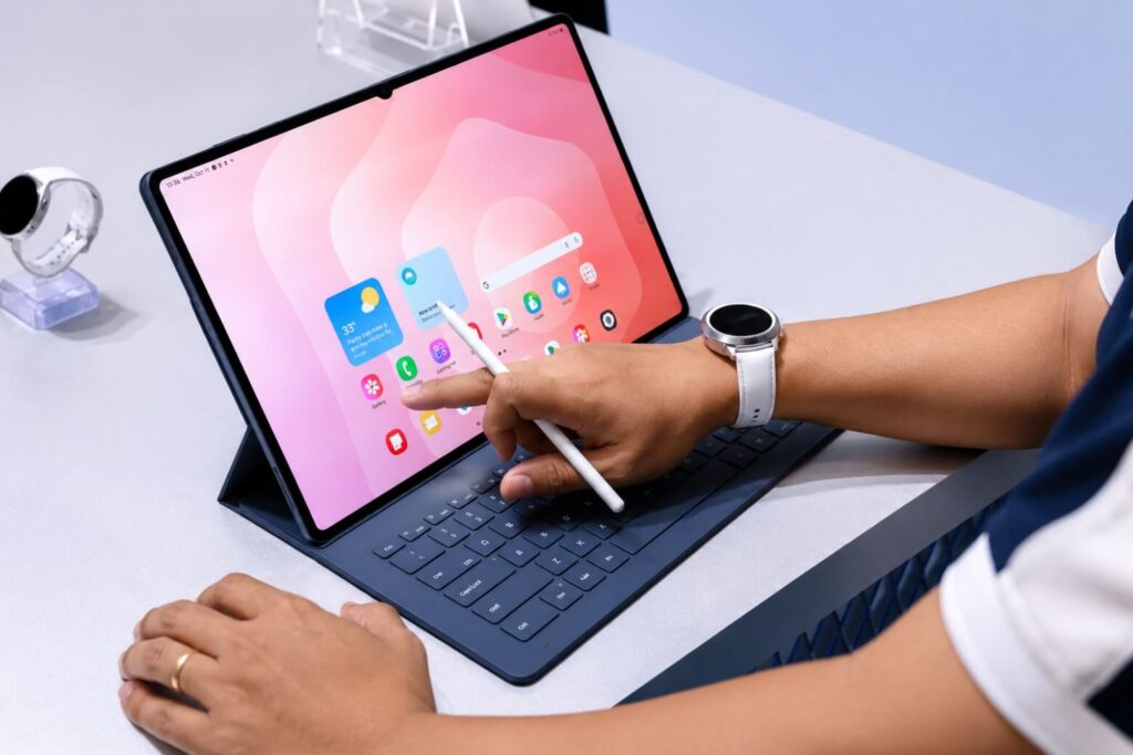 So sánh Samsung Galaxy Tab S11 Ultra vs iPad Pro M4: Giải bài toán nhu cầu thực tế và tổng chi phí 11 So sánh Samsung Galaxy Tab S11 Ultra vs iPad Pro M4
