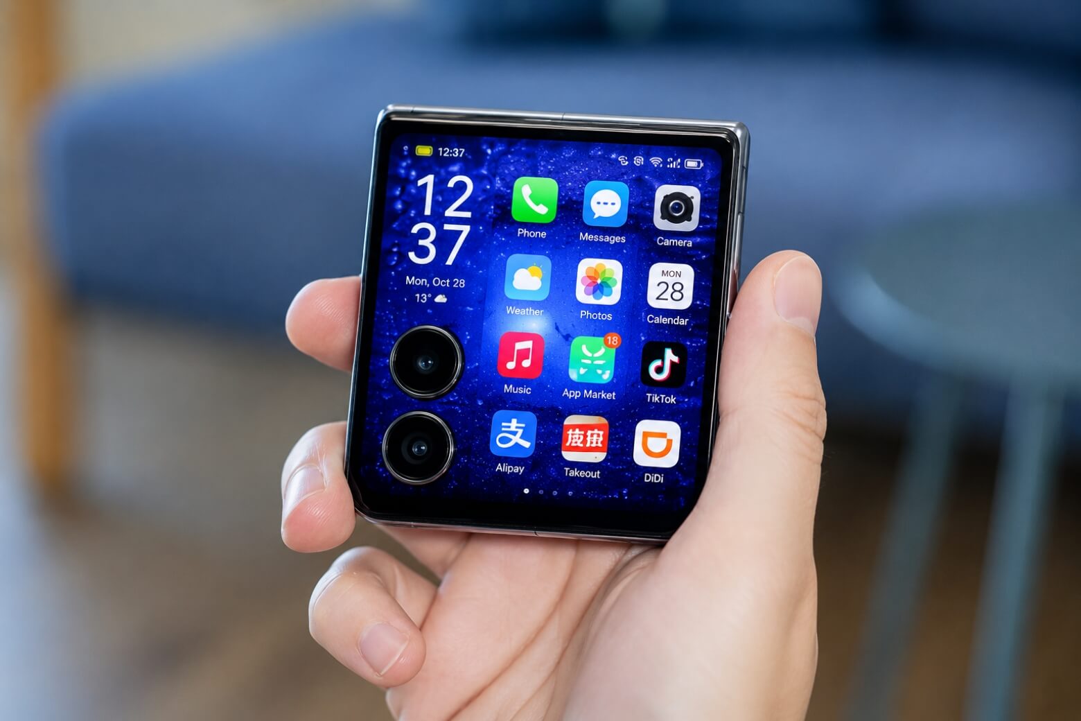 So sánh Samsung Galaxy Z Flip8 và HONOR Magic V Flip 2: Lựa chọn nào phù hợp? 11 So sánh Samsung Galaxy Z Flip8 và HONOR Magic V Flip 2 màn hình phụ