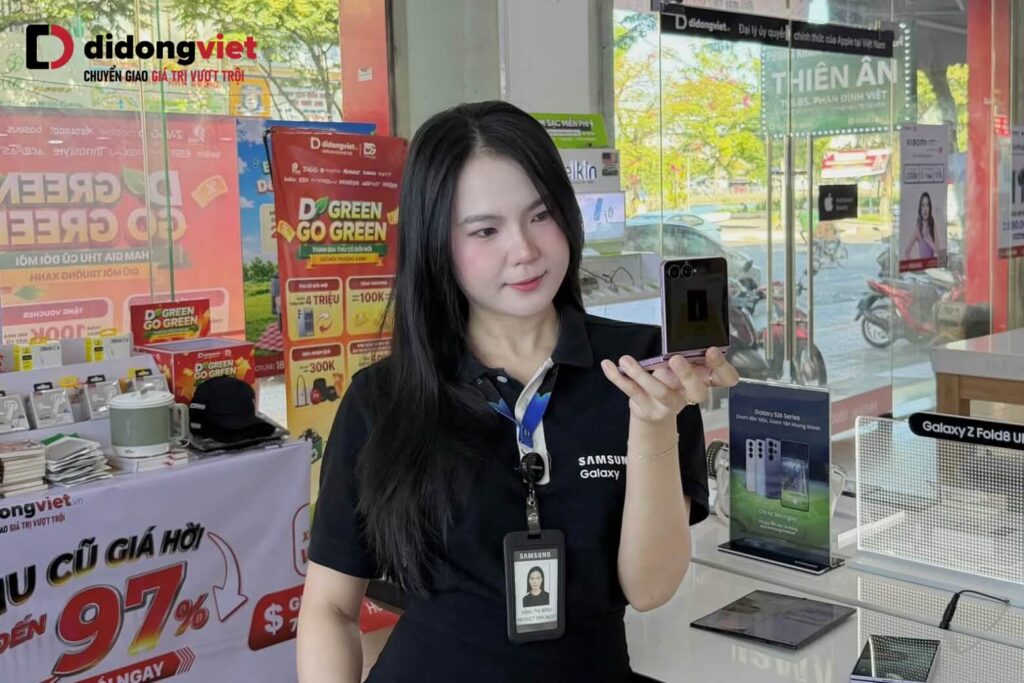 So sánh Samsung Z Flip8 và Honor Magic V3 trong cùng tầm giá 12 Mua tại Di Động Việt để an tâm với Bảo Hành Vượt Chuẩn, Thu cũ đổi mới và nhiều quyền lợi hậu mãi.