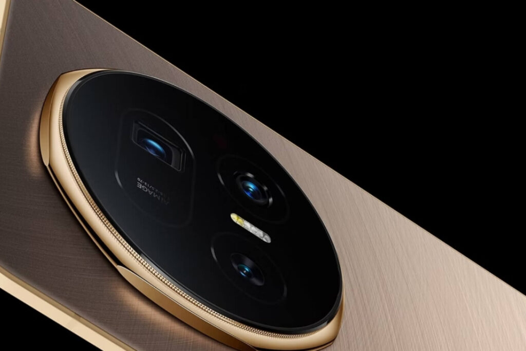 So sánh chi tiết Samsung Z Flip8 và Honor Magic V5 12 Honor Magic V5 nổi bật với hệ thống camera 3 ống kính và zoom 100x, tối ưu cho nhu cầu chụp ảnh đa dụng.