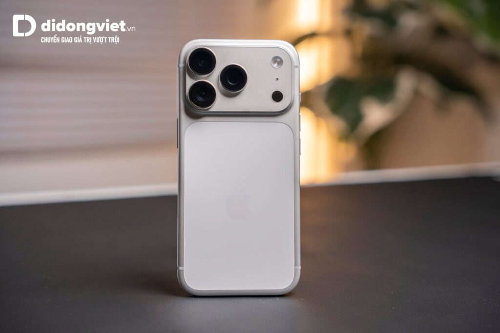 So sánh Samsung Z Flip8 và iPhone 17 Pro Max: Chọn gập gọn thời trang hay nguyên khối bền bỉ? 16 So sánh Samsung Z Flip8 và iPhone 17 Pro Max