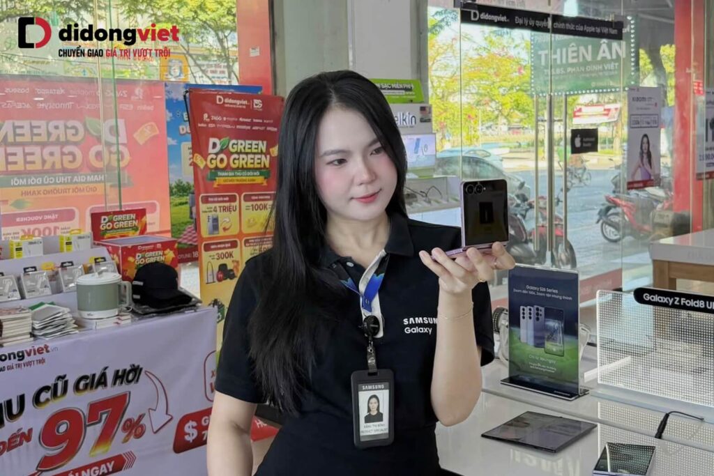 So sánh Samsung Z Flip8 và OPPO Find N3 về thiết kế, cấu hình và độ bền thực tế 16 Mua chính hãng tại Di Động Việt để an tâm với Bảo hành vượt chuẩn, 1 đổi 1 trong 33 ngày và nhiều quyền lợi bảo vệ thiết bị.