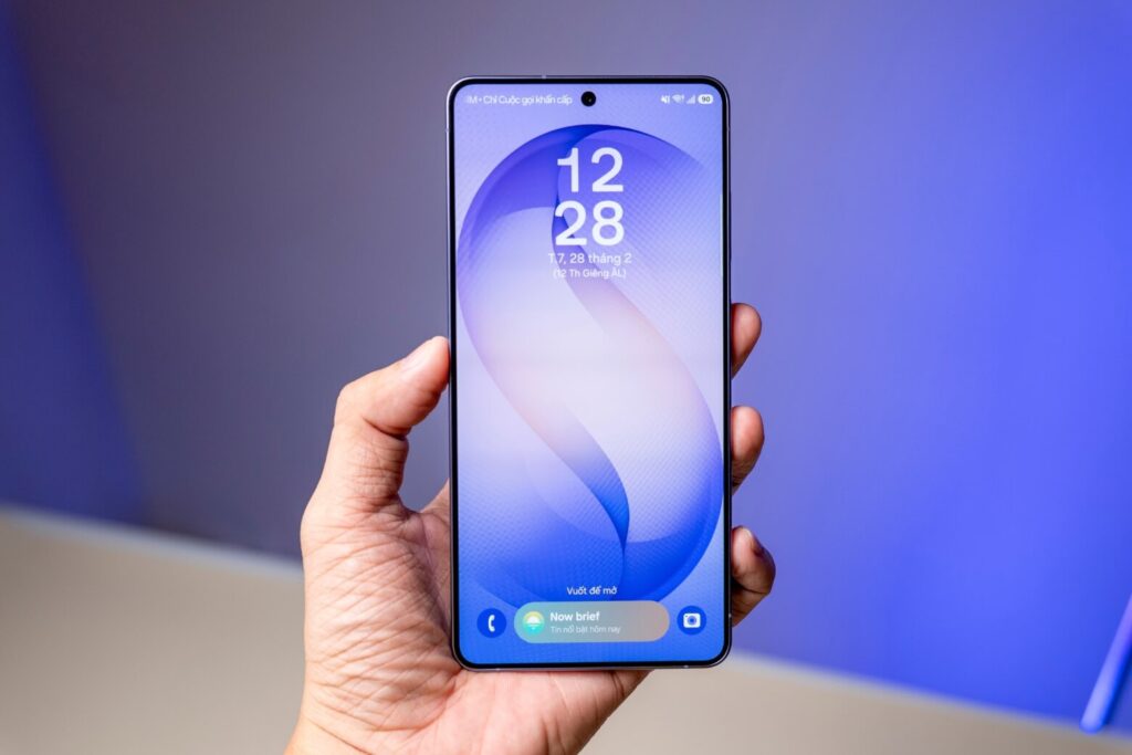 So sánh Samsung Z Flip8 và Samsung S26 Ultra: Chọn phong cách hay sức mạnh? 13 So sánh Samsung Z Flip8 và Samsung S26 Ultra
