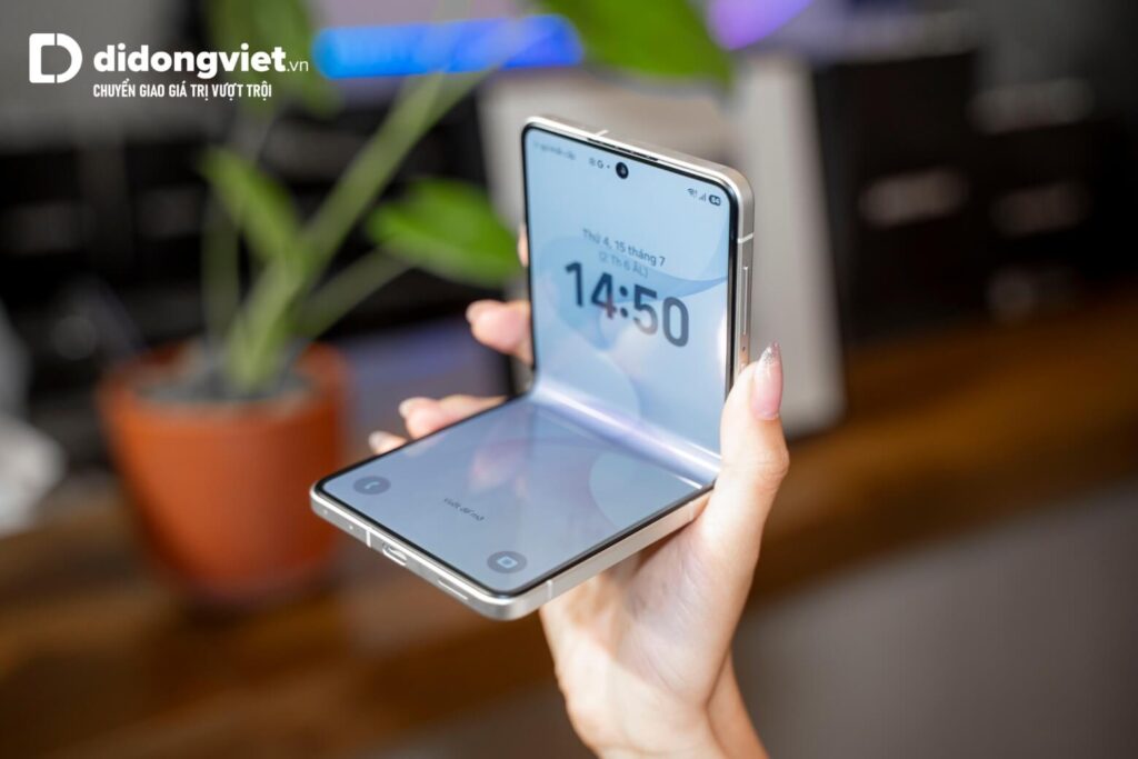 So sánh Samsung Z Flip8 và Samsung S26 Ultra: Chọn phong cách hay sức mạnh? 10 So sánh Samsung Z Flip8 và Samsung S26 Ultra