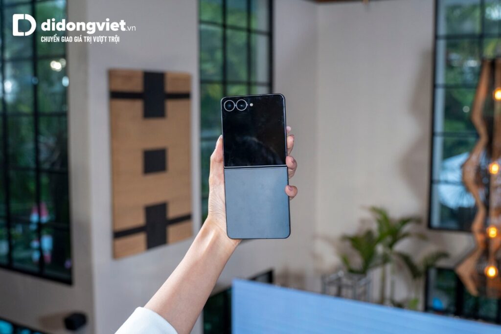 So sánh Samsung Galaxy Z Flip8 và Xiaomi 17 Ultra: Chọn "cú gập thời trang" hay "ống kính chuyên nghiệp"? 8 So sánh Samsung Z Flip8 và Xiaomi 17 Ultra