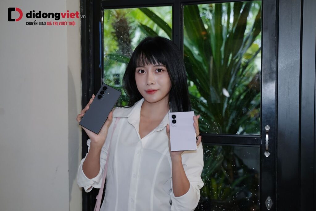So sánh chi tiết Samsung Z Fold8 Ultra và Z Fold8 bản tiêu chuẩn 12 Galaxy Z Fold8 Ultra nổi bật với camera 200MP, trong khi Z Fold8 tiêu chuẩn tập trung vào trải nghiệm chụp ảnh thực dụng.