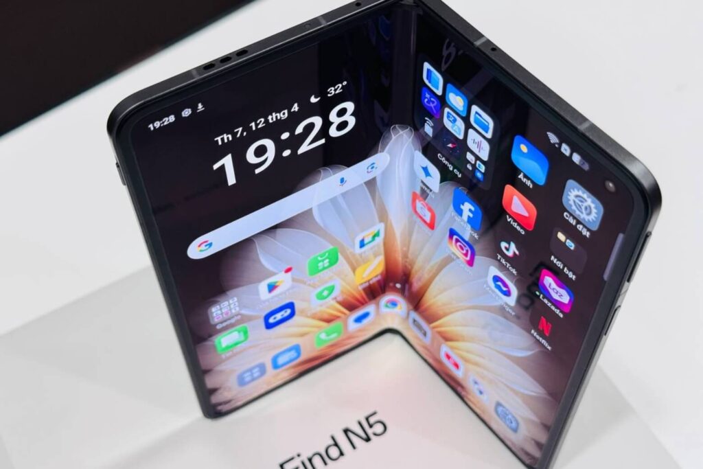So sánh Samsung Galaxy Z Fold8 và OPPO Find N5 cho nhu cầu công việc 15 OPPO Find N5 nổi bật với màn hình trong 8.12 inch, tối ưu không gian làm việc và bảo vệ mắt với PWM 2160Hz.