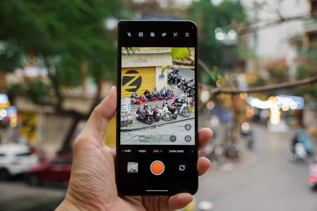So sánh Samsung Galaxy Z Fold8 và OPPO Find N5 cho nhu cầu công việc 20 OPPO Find N5 nổi bật với camera tiềm vọng 50MP, mang đến khả năng zoom quang 3x và chụp chân dung chất lượng cao.
