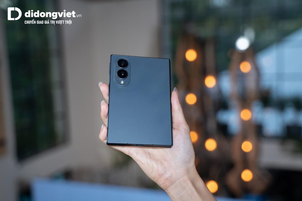 So sánh Samsung Z Fold8 và Z Fold6 về thiết kế và chi phí lên đời 9 Galaxy Z Fold8 nổi bật với thiết kế gập siêu nhẹ 201g và màn hình 4:3 tối ưu xem video.