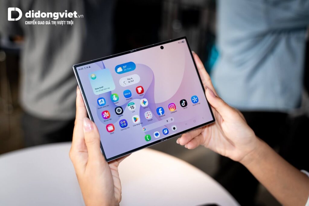 So sánh Samsung Z Fold8 và Z Fold6 về thiết kế và chi phí lên đời 11 Galaxy Z Fold8 nâng tầm hiệu năng AI với Snapdragon 8 Elite Gen 5 thế hệ mới.
