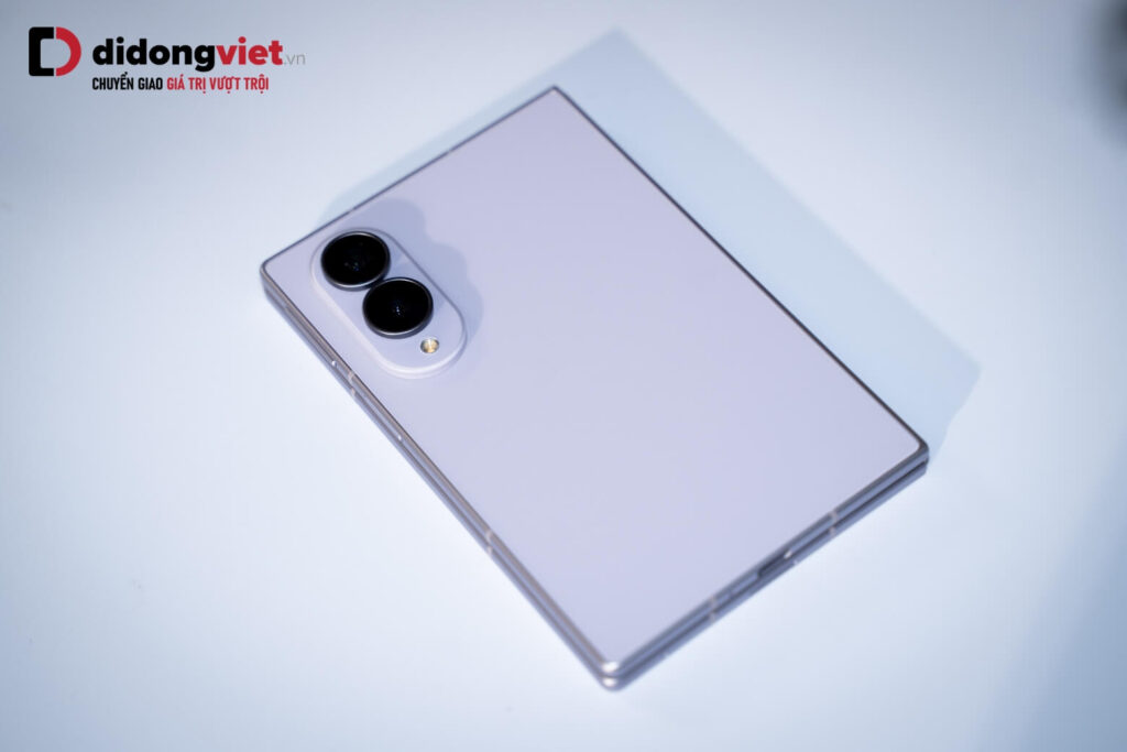 So sánh Samsung Z Fold8 và Z Fold6 về thiết kế và chi phí lên đời 13 Galaxy Z Fold8 ưu tiên thiết kế siêu mỏng 4.5mm với hệ thống camera kép 50MP thực dụng.