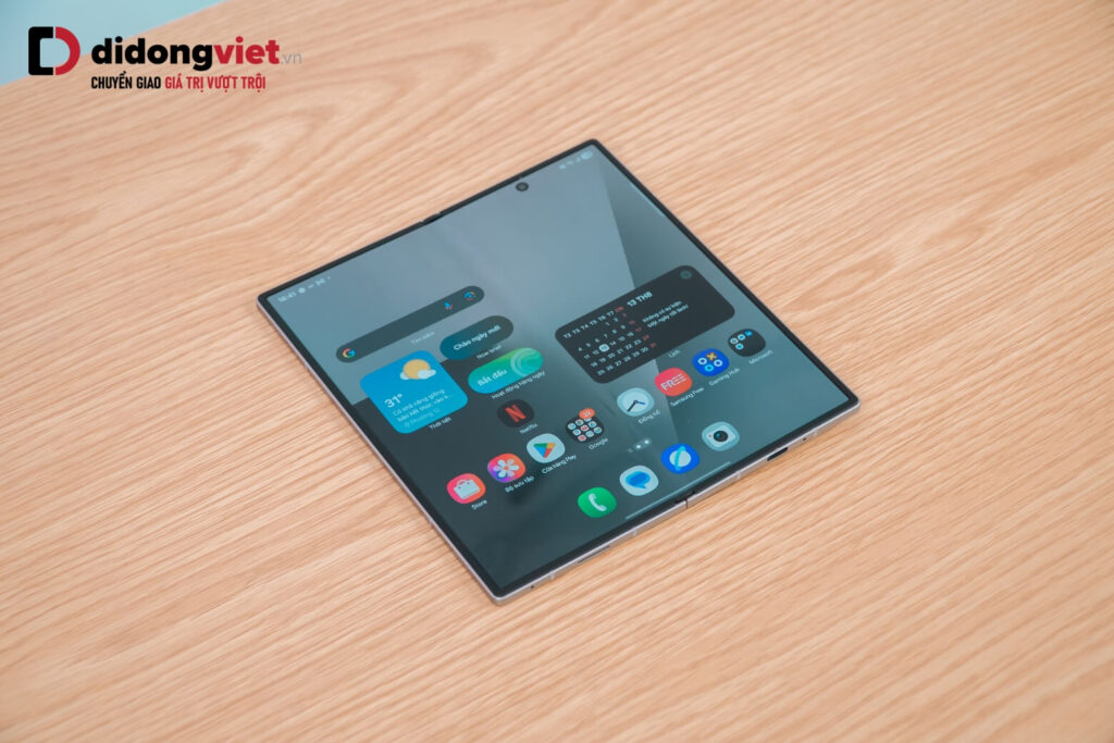 So sánh Samsung Z Fold8 Wide và Z Fold7: Nên chọn máy nào? 15 Z Fold7 tiếp tục khẳng định định hướng smartphone kết hợp máy tính bảng với không gian hiển thị lớn và khả năng đa nhiệm mạnh mẽ.