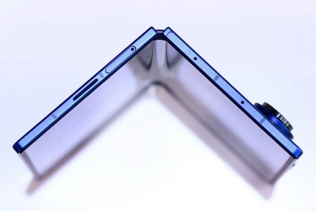 So sánh Samsung Z Fold8 Wide và Z Fold7: Nên chọn máy nào? 18 Galaxy Z Fold8 Wide với thiết kế thân máy rộng hơn mang đến trải nghiệm cầm nắm, nhập liệu và sử dụng hằng ngày tự nhiên hơn.