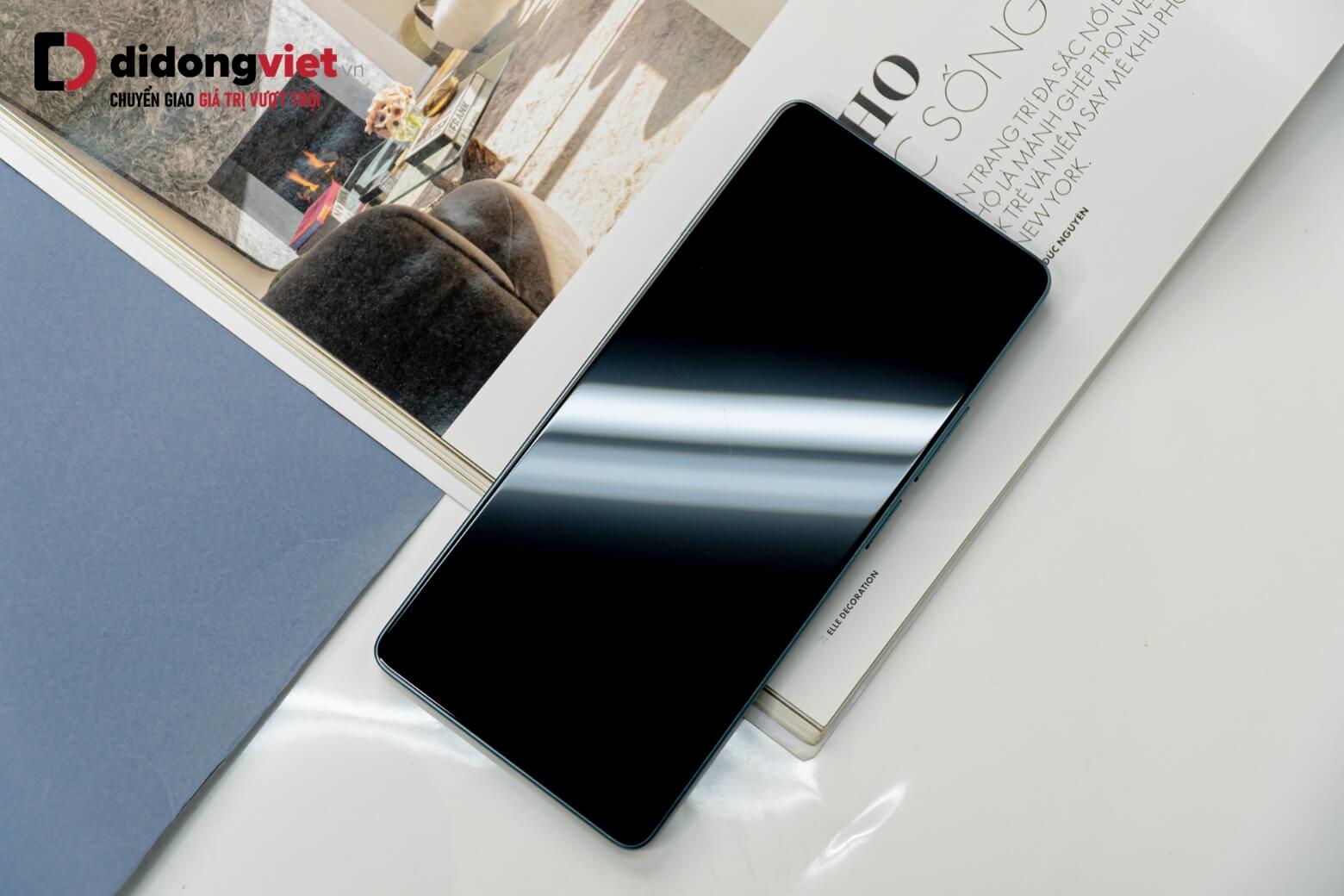 So sánh Xiaomi REDMI 15 5G vs REDMI Note 13 Pro 5G: Lựa chọn nào tốt hơn? 8 So sánh Xiaomi Redmi 15 5G vs Redmi Note 13 Pro 5G màn hình AMOLED