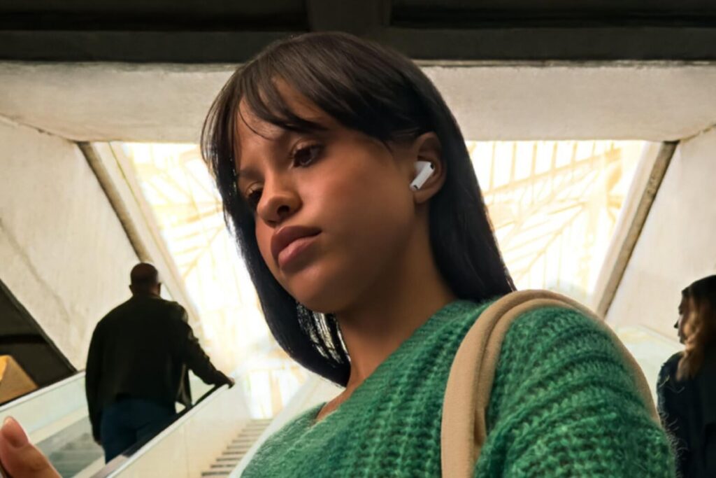 Trên tay AirPods Pro 3: Đánh giá cảm giác đeo, chống ồn và tính năng mới 10 Trên tay AirPods Pro 3
