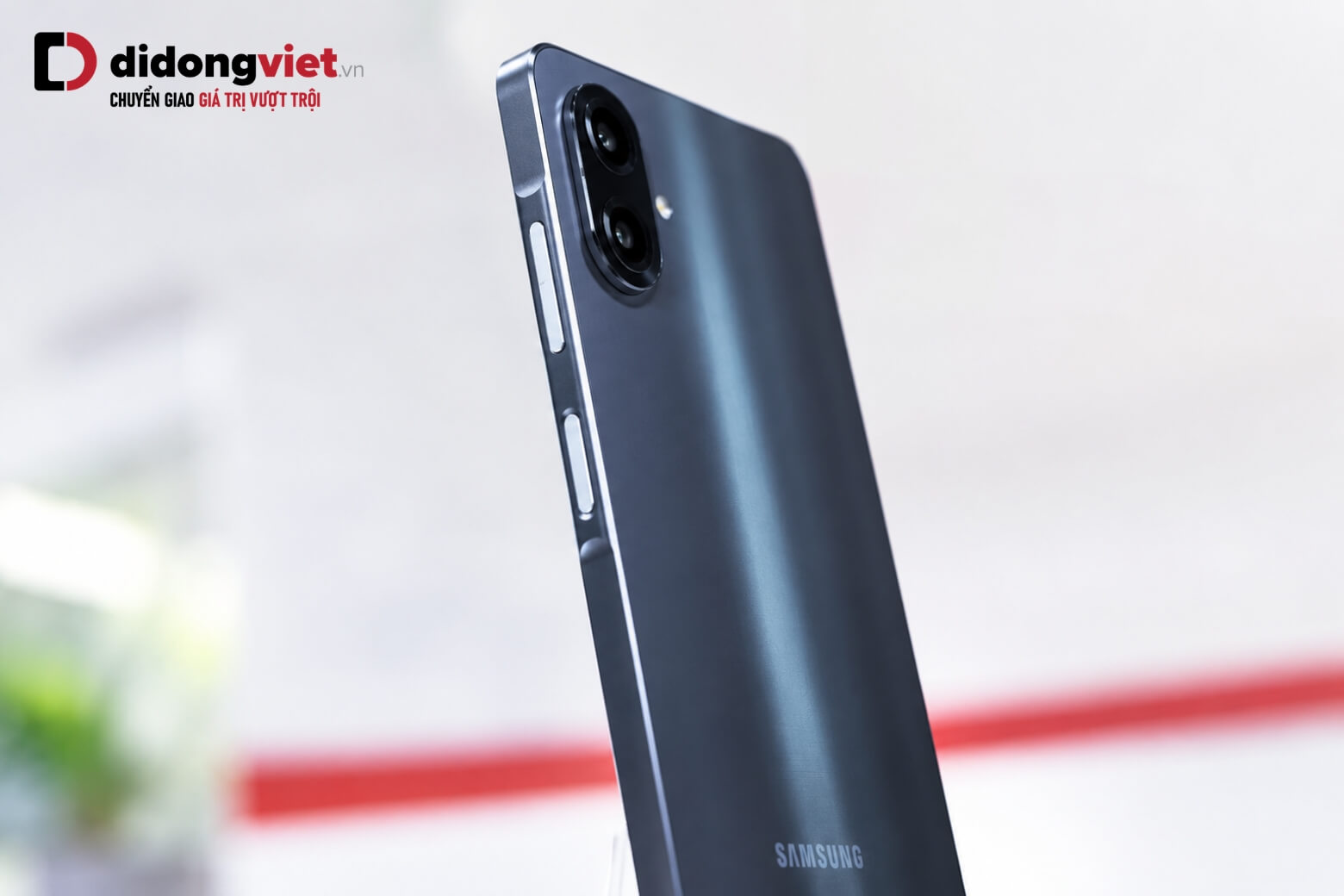 Trải nghiệm trên tay Samsung Galaxy A07 5G về thiết kế và trải nghiệm thực tế 9 Trên tay Samsung Galaxy A07 5G cụm phím Key Island