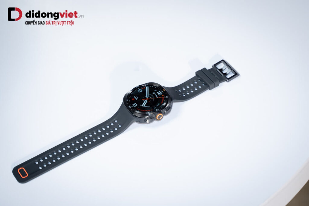 Đánh giá trên tay Samsung Galaxy Watch Ultra2 thực tế và chính sách lên đời 5 Trên tay Samsung Galaxy Watch Ultra2: sở hữu khung Titanium 47mm bền bỉ, đeo chắc tay, ôm cổ tay tốt