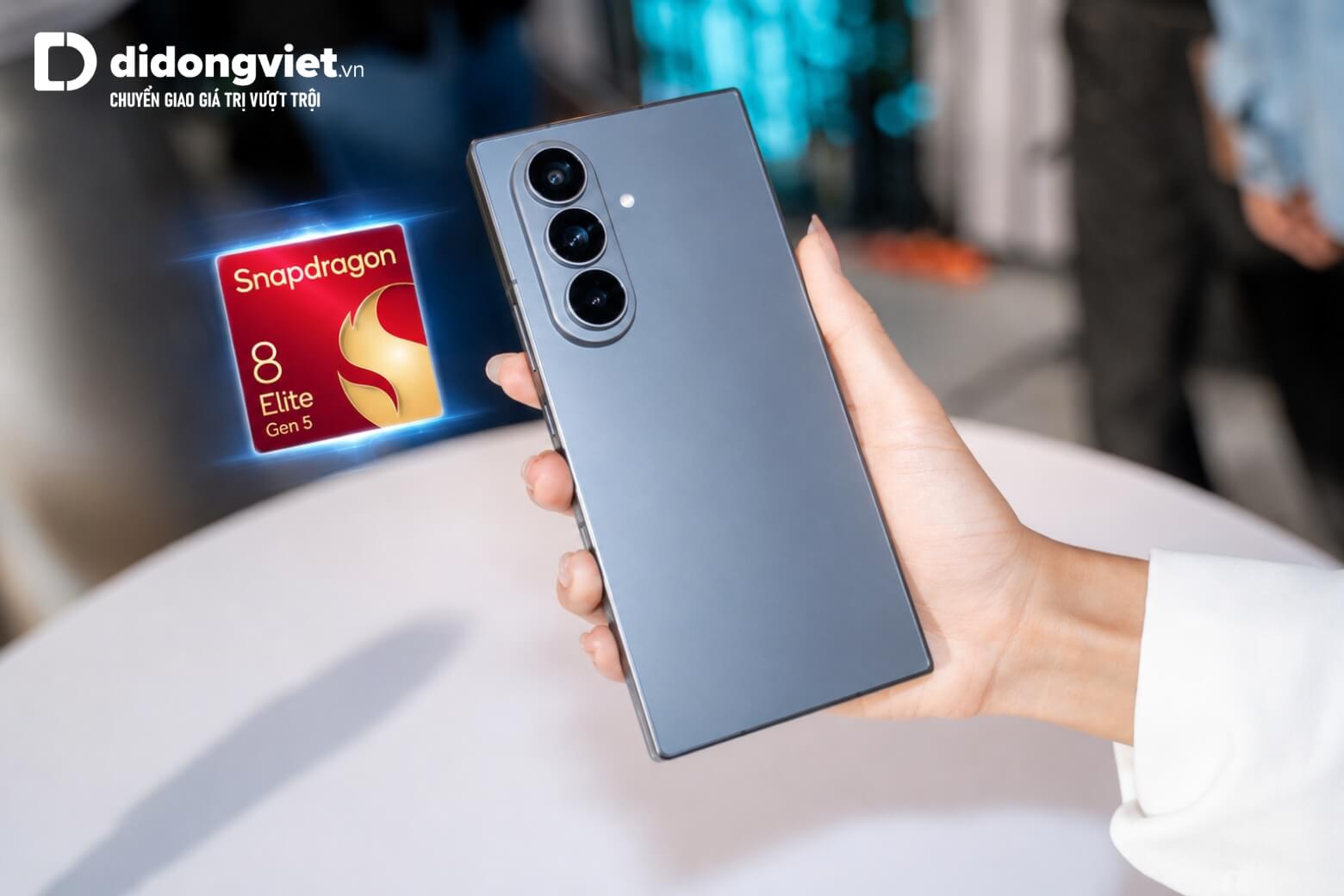 Trên tay Samsung Galaxy Z Fold8 Ultra: Khám phá thiết kế siêu mỏng 4.1mm 8 Trên tay Samsung Galaxy Z Fold8 Ultra pin Silicon-Carbon 5000mAh