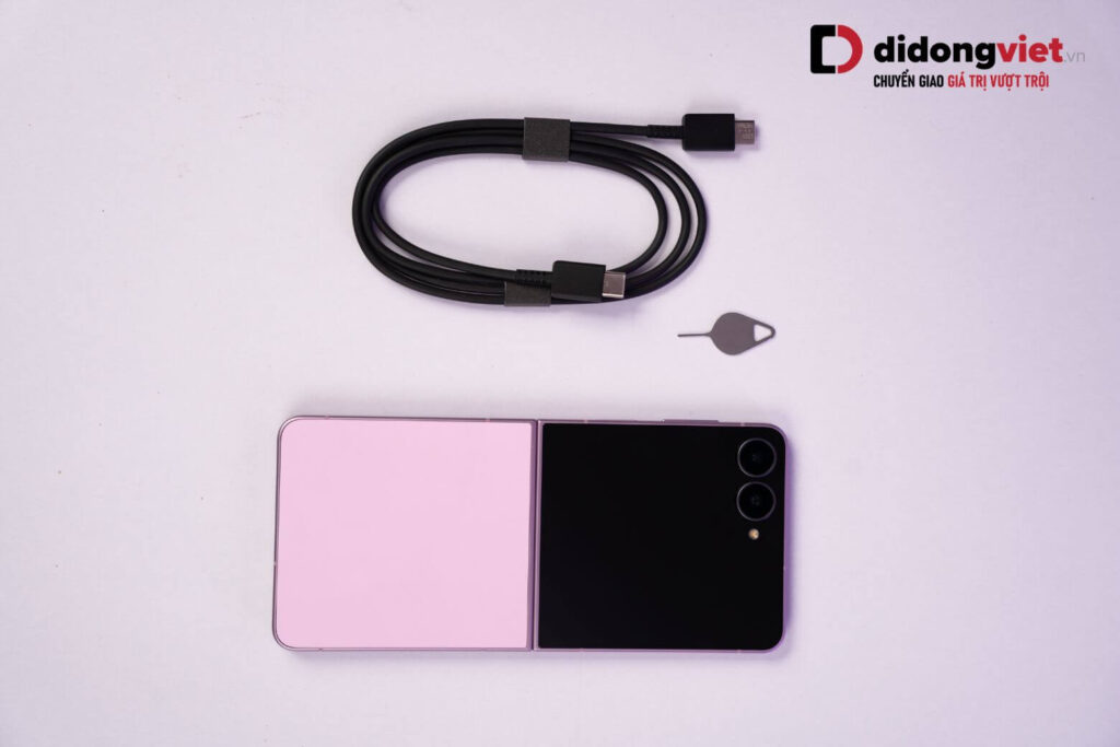 Đánh giá trên tay Samsung Z Flip8 với màn hình 4.1 inch siêu mỏng 6.1mm và giải pháp lên đời tại Di Động Việt 10 Lên đời Galaxy Z Flip8 tối ưu chi phí với Thu cũ đổi mới và bảo hành vượt chuẩn tại Di Động Việt.