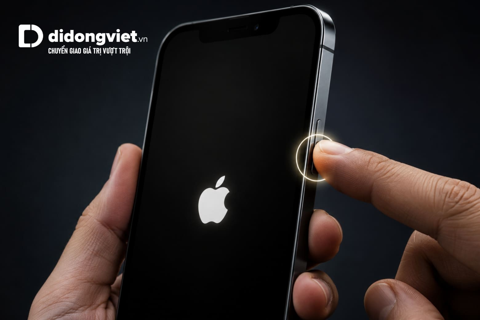 Hướng dẫn cách mở nguồn iPhone các thế hệ và xử lý khi máy tắt đen 6 Thao tác nhấn giữ nút sườn cạnh phải để mở nguồn iPhone