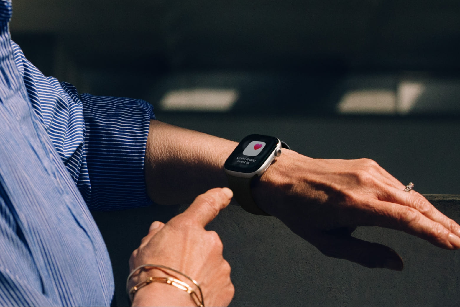 Có nên mua Apple Watch Series 11? Phân tích trước khi quyết định 12 Kính Ion-X cải thiện khả năng chống trầy, giúp Series 11 bền bỉ hơn khi sử dụng