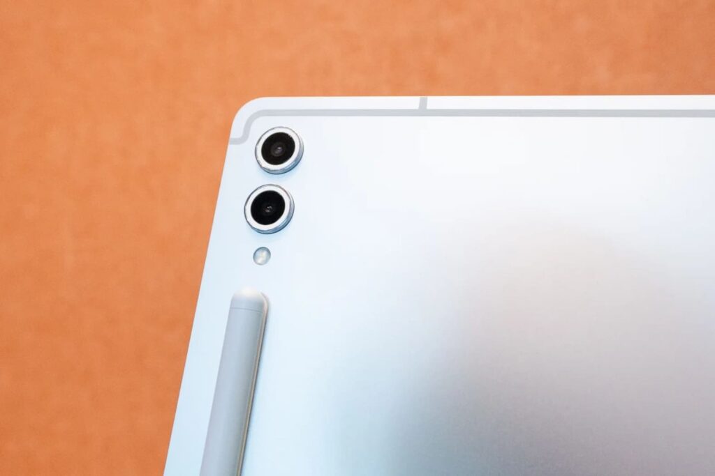 Đánh giá hiệu năng Samsung Tab S10 Plus thực tế: Có thể thay thế laptop? 6 Đánh giá hiệu năng Samsung Tab S10 Plus thực tế - tản nhiệt