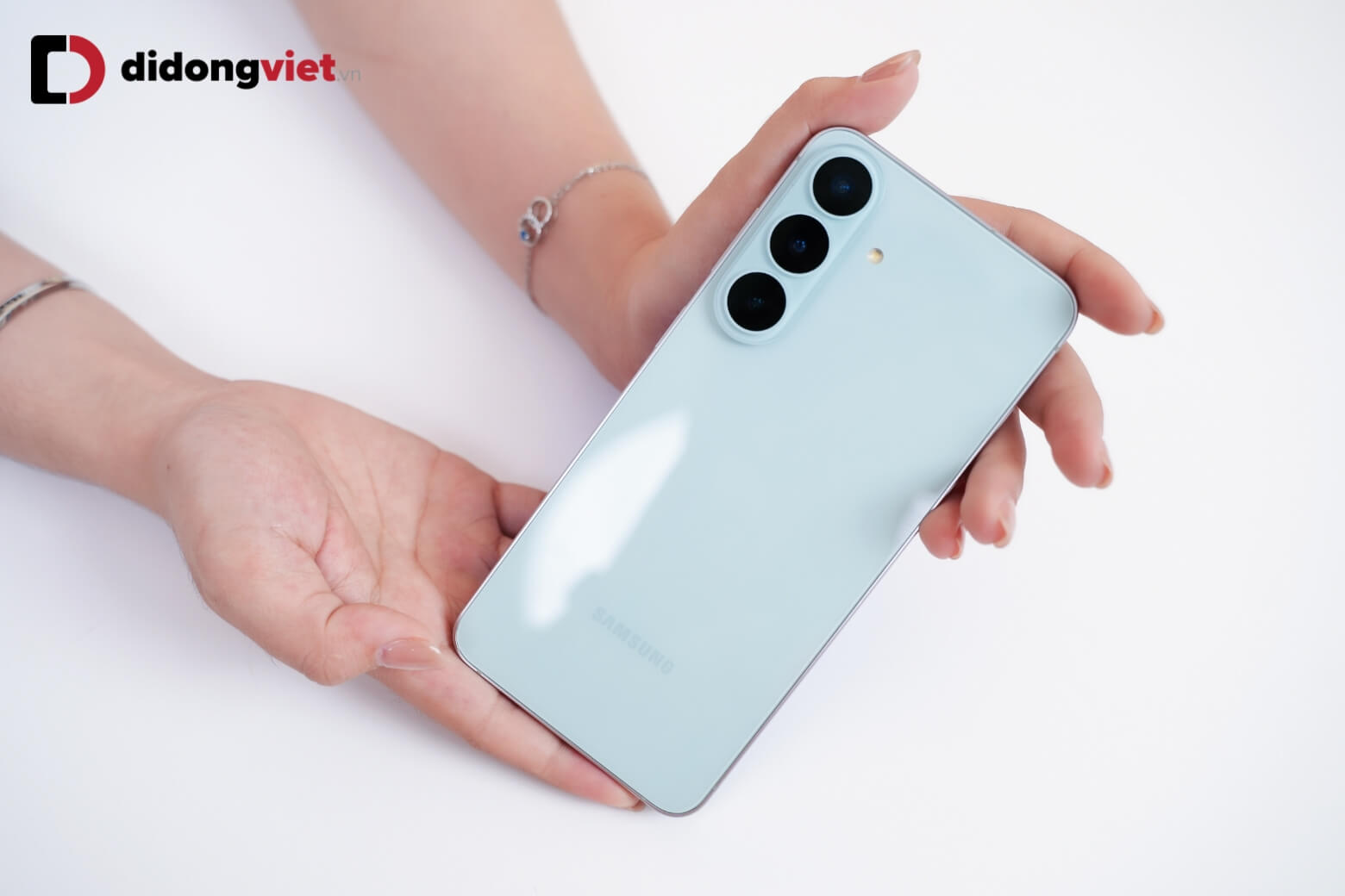 Đánh giá Samsung Galaxy S26 FE: Nâng cấp camera, chuẩn AI cao cấp 11 danh gia samsung galaxy s26 fe dung luong pin dap ung tot nhu cau su dung didongviet