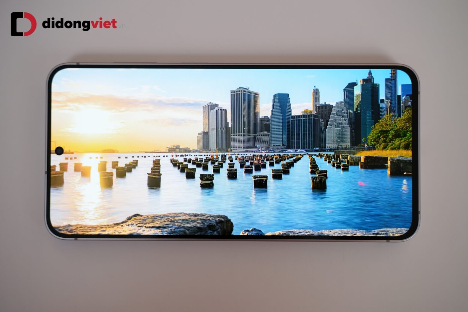 Đánh giá Samsung Galaxy S26 FE: Nâng cấp camera, chuẩn AI cao cấp 8 danh gia samsung galaxy s26 fe man hinh hien thi lon muot hon didongviet