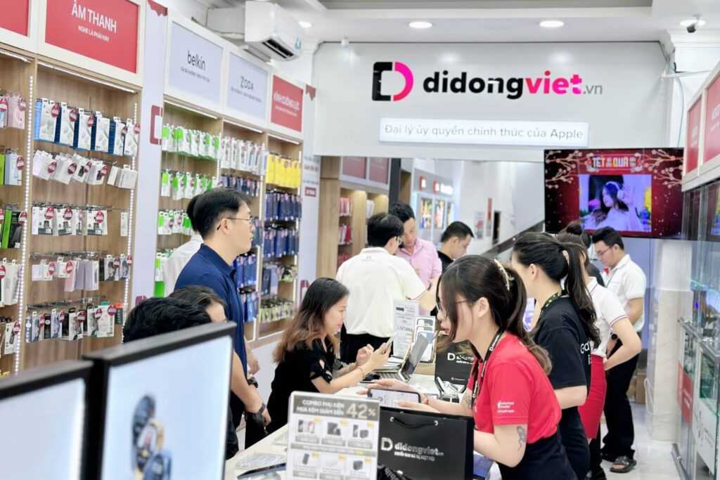 Lỗi màn hình Samsung: Cách nhận biết nguyên nhân và hướng xử lý 8 Nhân viên Di Động Việt tư vấn chính sách thu cũ đổi mới và bảo hành cho khách hàng