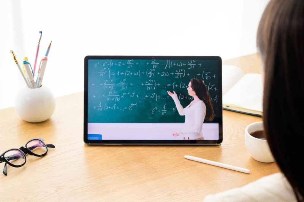 Đánh giá màn hình Samsung Galaxy Tab S10 FE: Đủ tốt cho học tập, làm việc? 12 man hinh samsung tab s10 fe do sang cao