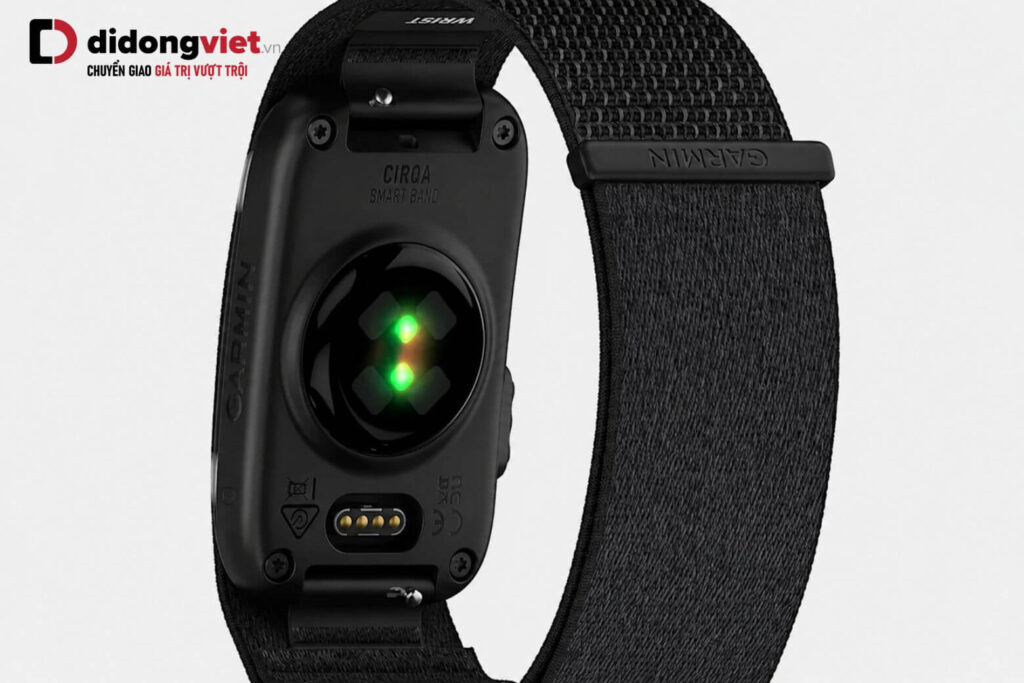 Đánh giá chi tiết Garmin CIRQA: Vòng tay sức khỏe không có màn hình 6 Cụm cảm biến nhịp tim Elevate Gen4 ở mặt dưới thân máy Garmin CIRQA