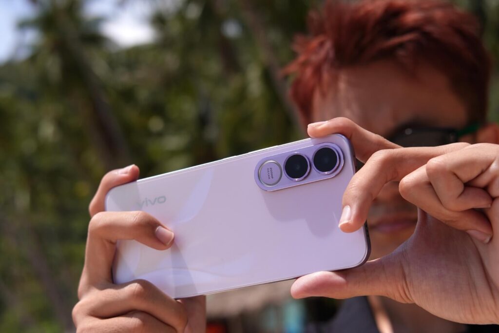 So sánh REDMI Note 17 Pro 5G và vivo V70 FE: Đâu là lựa chọn phù hợp với nhu cầu của bạn? 11 vivo V70 FE vượt trội với camera 200MP, OIS, Aura Light và hỗ trợ quay 4K, phù hợp sáng tạo nội dung.