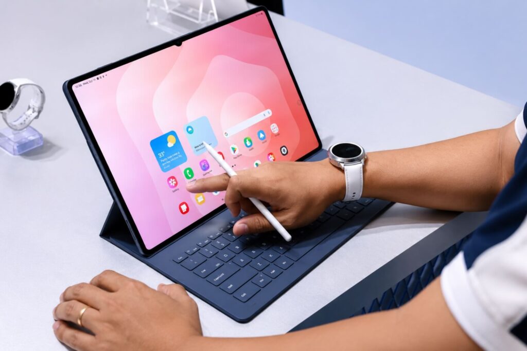 So sánh Samsung Galaxy Tab S11 Ultra và Huawei MatePad Pro 12.2 inch: Chọn hệ sinh thái hay phần cứng? 10 So sánh Samsung Galaxy S11 Ultra và Huawei MatePad Pro 12.2 inch