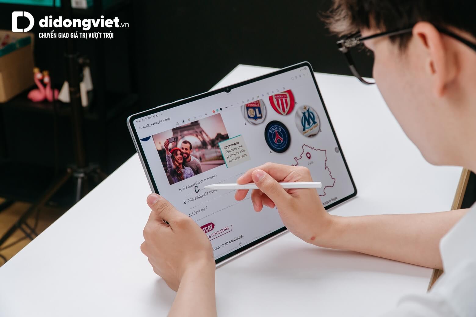 So sánh Samsung Galaxy Tab S11 Ultra và Surface Pro 11: Chọn Windows hay Android cho công việc? 12 So sánh Samsung Galaxy Tab S11 Ultra và Surface Pro 11 độ mỏng nhẹ
