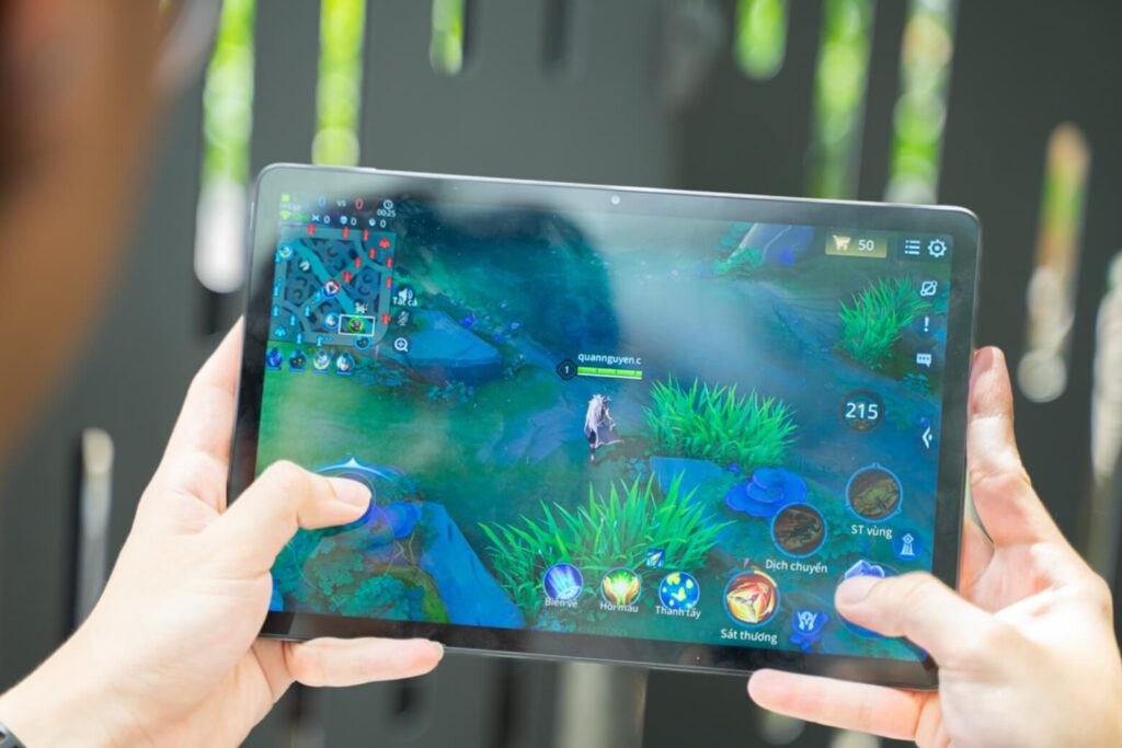 So sánh Samsung Tab A11 và Xiaomi REDMI Pad SE: Lựa chọn nào phù hợp tầm giá 4-5 triệu? 9 Xiaomi Tab có hiệu năng giải trí ổn định nhưng phần mềm đôi lúc chưa tối ưu và tiềm ẩn rủi ro khi mua hàng xách tay.