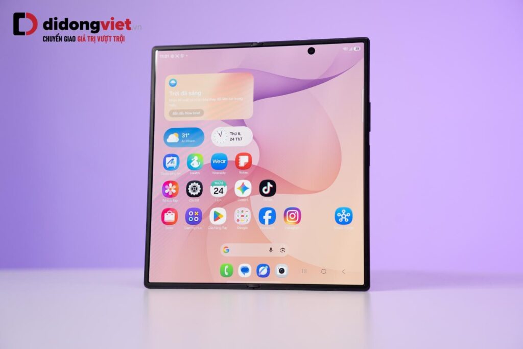 So sánh Samsung Z Fold8 Ultra và iPhone 17 Pro Max: Lựa chọn nào phù hợp với bạn? 12 Z Fold8 Ultra nổi bật với màn hình gập 8.0 inch rộng rãi, tối ưu cho đa nhiệm và giải trí.
