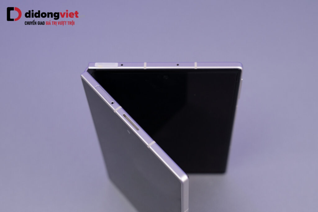 Trên tay Samsung Galaxy Z Fold8: Đánh giá thiết kế, nếp gấp và trải nghiệm thực tế 8 Galaxy Z Fold8 mỏng nhẹ, mang lại cảm giác cầm nắm như điện thoại truyền thống.
