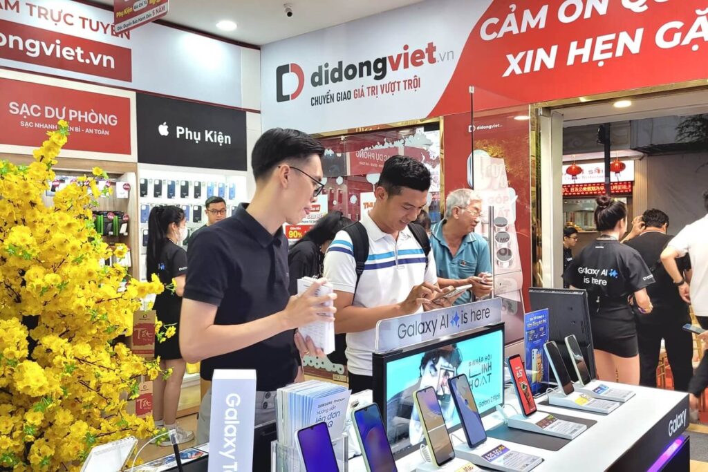 Trên tay Samsung Galaxy Z Fold8: Đánh giá thiết kế, nếp gấp và trải nghiệm thực tế 12 Ưu tiên Galaxy Z Fold8 chính hãng để an tâm về bảo hành và chi phí lâu dài.
