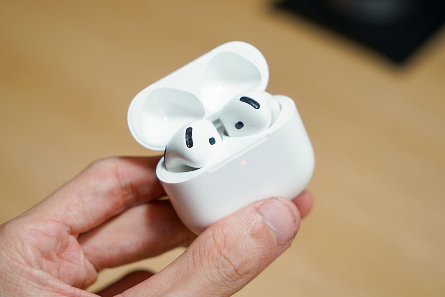 AirPods 4 có mấy phiên bản? Hai bản khác nhau gì? 10 Thời lượng pin thay đổi tùy trạng thái bật hoặc tắt ANC