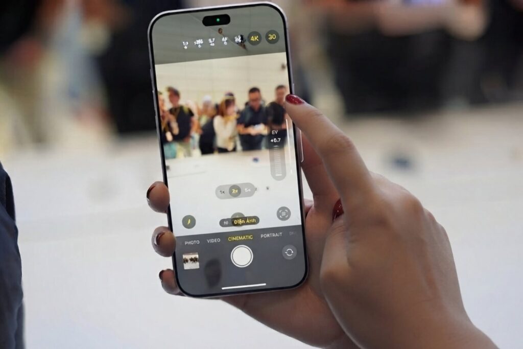 Chế độ điện ảnh từ video trên iPhone 18 Pro: Hướng dẫn cài đặt và mẹo quay chuẩn điện ảnh 12 che do dien anh tu video tren iphone 18 pro lua chon khung hinh phu hop buoc 3 didongviet