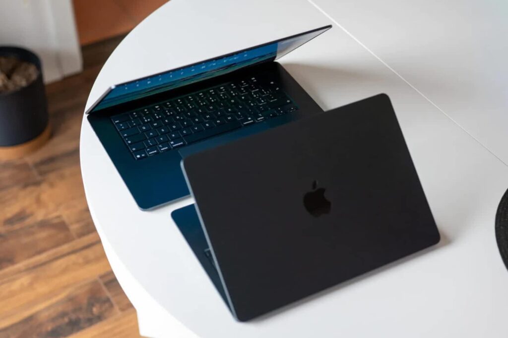 Nên mua MacBook Air M5 13 inch hay 15 inch: Phân tích thực tế không gian và tính di động 5 Nên mua MacBook Air M5 13 inch hay 15 inch