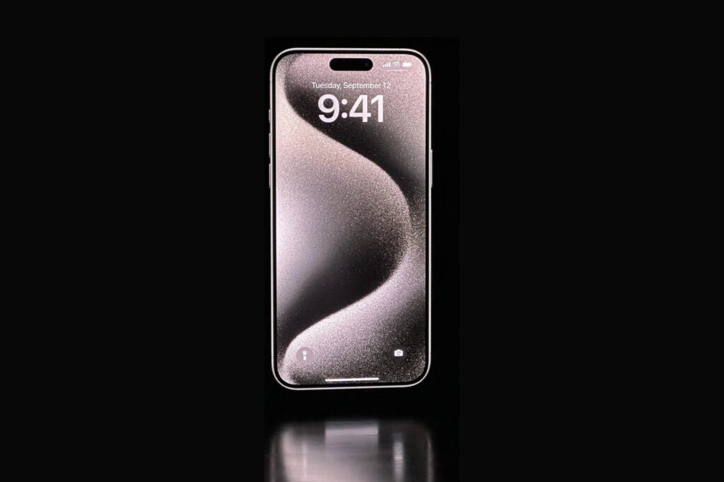 So sánh iPhone 18 Pro và iPhone 15 Pro sau 3 năm sử dụng 15 iPhone 15 Pro nổi bật với màn hình Super Retina XDR 6,1 inch, độ sáng ngoài trời 2.000 nit
