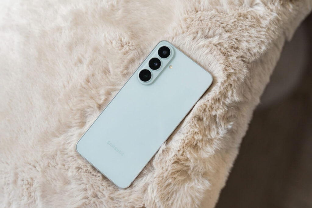 So sánh Samsung Galaxy S26 FE và Honor 600 Pro: Cân nhắc về trải nghiệm và giá trị lâu dài 12 so sanh samsung galaxy s26 fe va honor 600 pro bai toan gia tri dai han didongviet