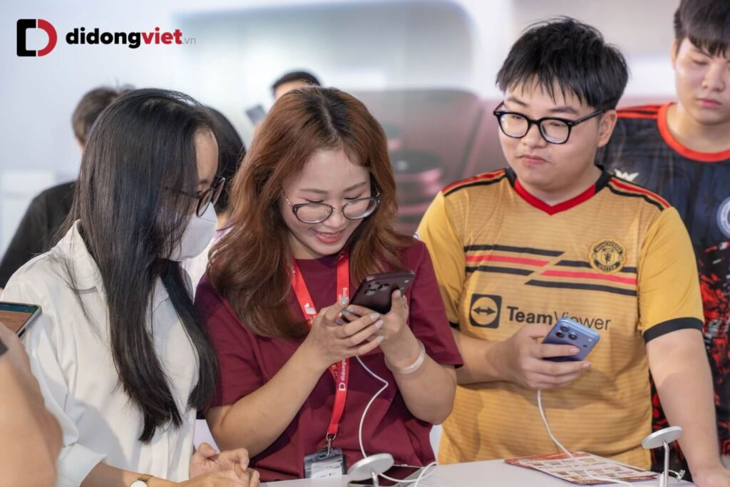 Trên tay iPhone 18 Pro: thiết kế, camera khẩu độ biến thiên và sạc nhanh 60W 6 iPhone 18 Pro nổi bật với khung nhôm tái chế, mặt lưng kính nhám và thiết kế cân đối, chắc tay.