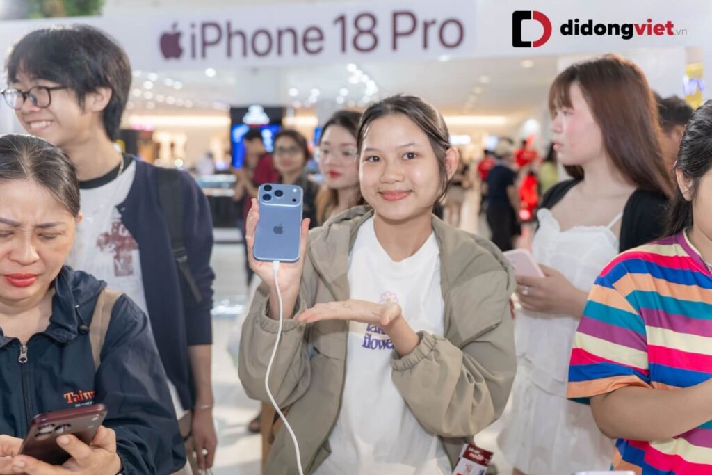 Trên tay iPhone 18 Pro Max: Thiết kế mới, camera khẩu độ biến thiên và cảm giác cầm thực tế 6 iPhone 18 Pro Max nặng 249g, khung nhôm tái chế 85% và thiết kế chắc tay