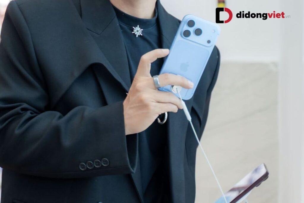 Trên tay iPhone 18 Pro Max: Thiết kế mới, camera khẩu độ biến thiên và cảm giác cầm thực tế 9 iPhone 18 Pro Max nổi bật với camera 48MP khẩu độ cơ học 4 mức ƒ/1.48–ƒ/4.0
