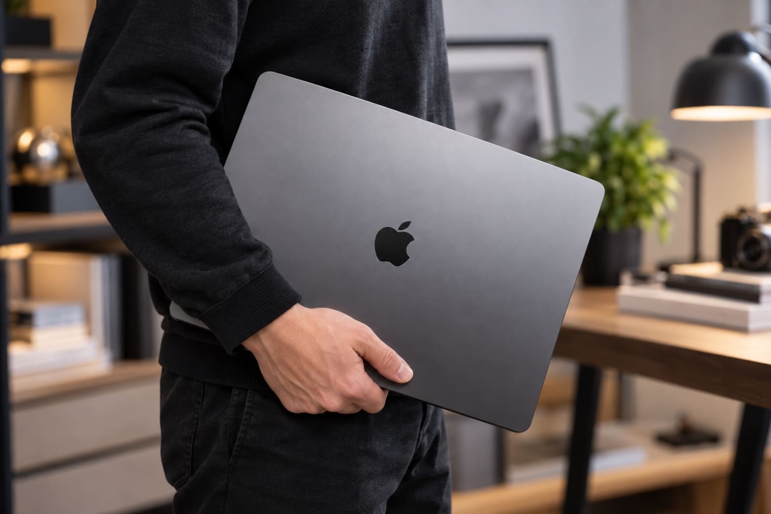 Trên tay MacBook Pro M5 Max có gì nổi bật? 13 Bộ nhớ lớn, không gian lưu trữ rộng đáp ứng tác vụ chuyên sâu