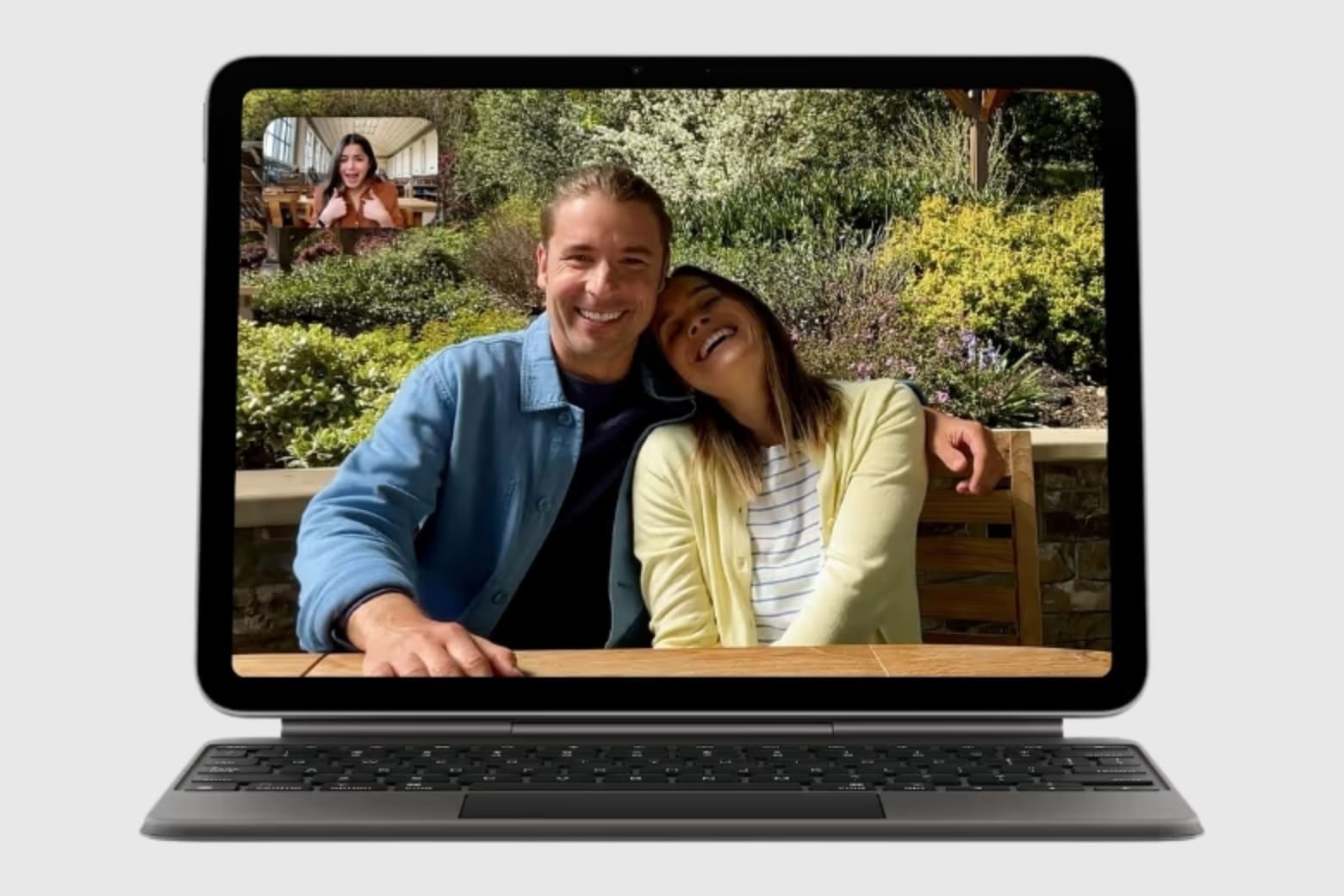 Trên tay MacBook Pro M5 Max có gì nổi bật? 15 Camera Center Stage cùng sáu loa mang đến trải nghiệm đa phương tiện