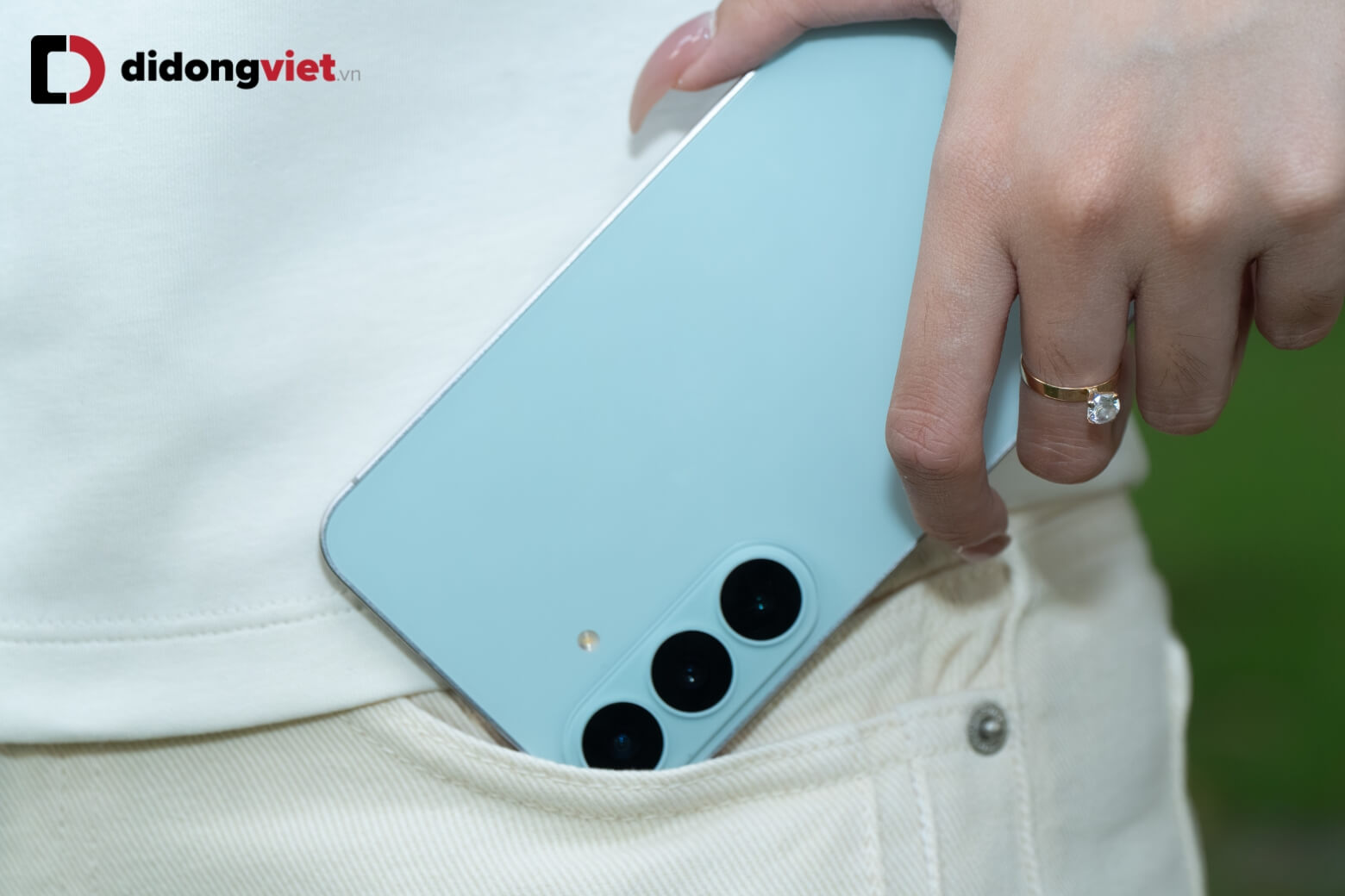 Trên tay Samsung Galaxy S26 FE: Thiết kế mới có gì đáng chú ý? 13 tren tay samsung galaxy s26 fe dung luong pin cho phep su dung dai lau didongviet