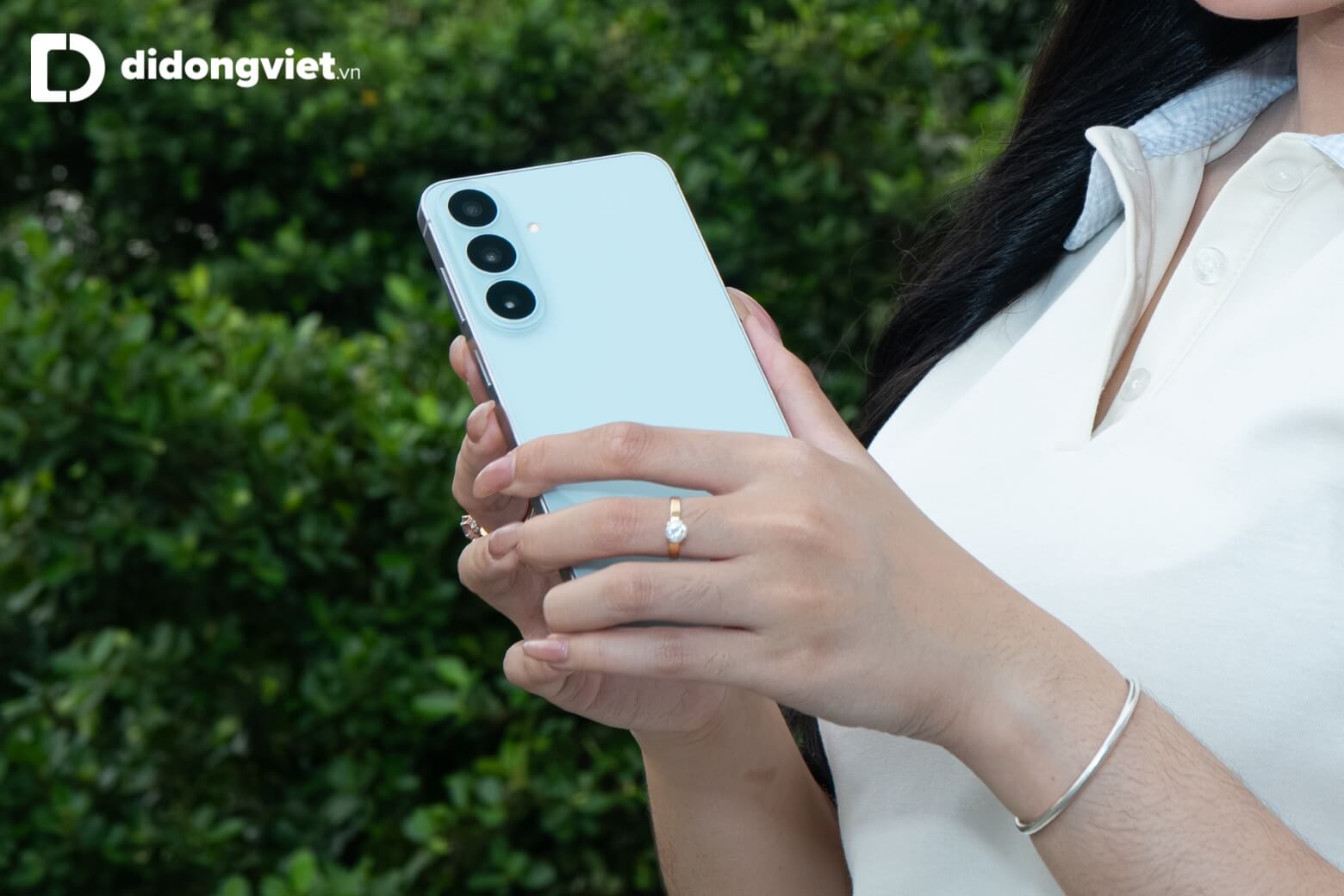 Trên tay Samsung Galaxy S26 FE: Thiết kế mới có gì đáng chú ý? 14 tren tay samsung galaxy s26 fe duoc trang bi he dieu hanh moi me didongviet